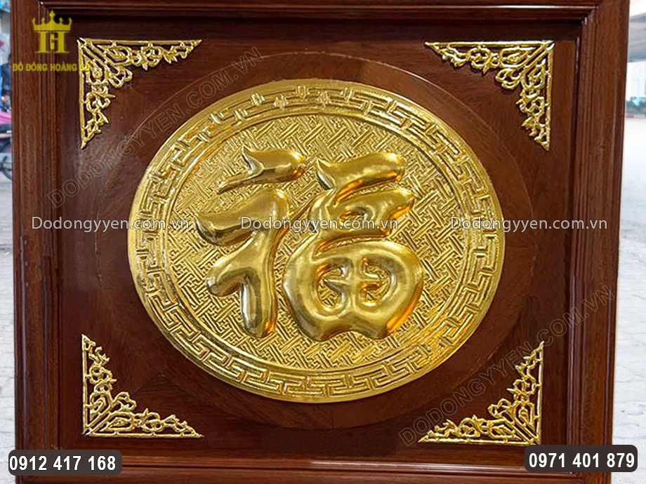 Họa tiết hoa văn được d&aacute;t v&agrave;ng 9999 sang trọng